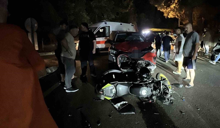 SUV ile Motosiklet Kafa Kafaya Çarpıştı: 1 Yaralı