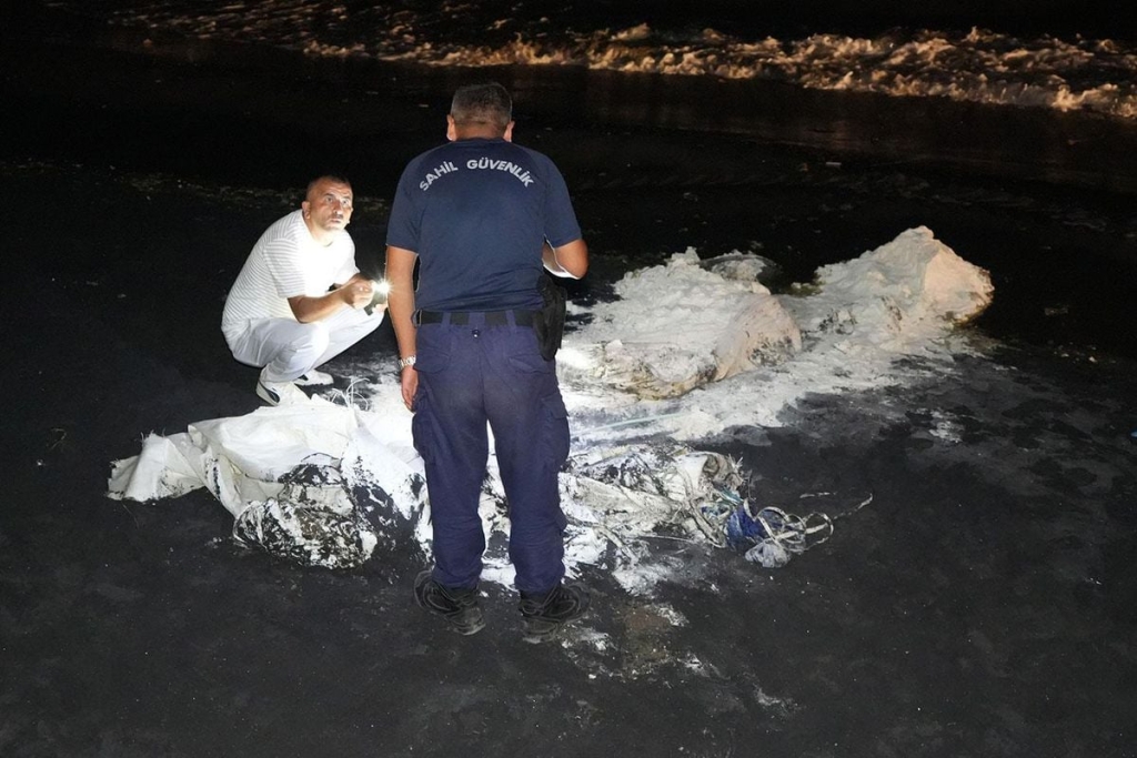 Samsun sahilinde şüpheli madde paniği: Ekipler alarma geçti