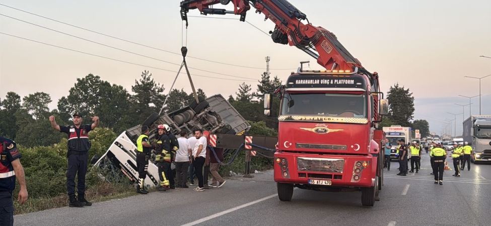 Samsun’da özel halk otobüsü şarampole devrildi: 21 yaralı