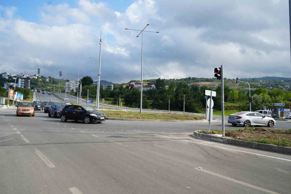 Şehir Hastanesi Kavşağına Trafik Işıkları Takıldı
