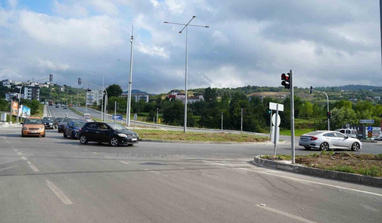 Şehir Hastanesi Kavşağına Trafik Işıkları Takıldı