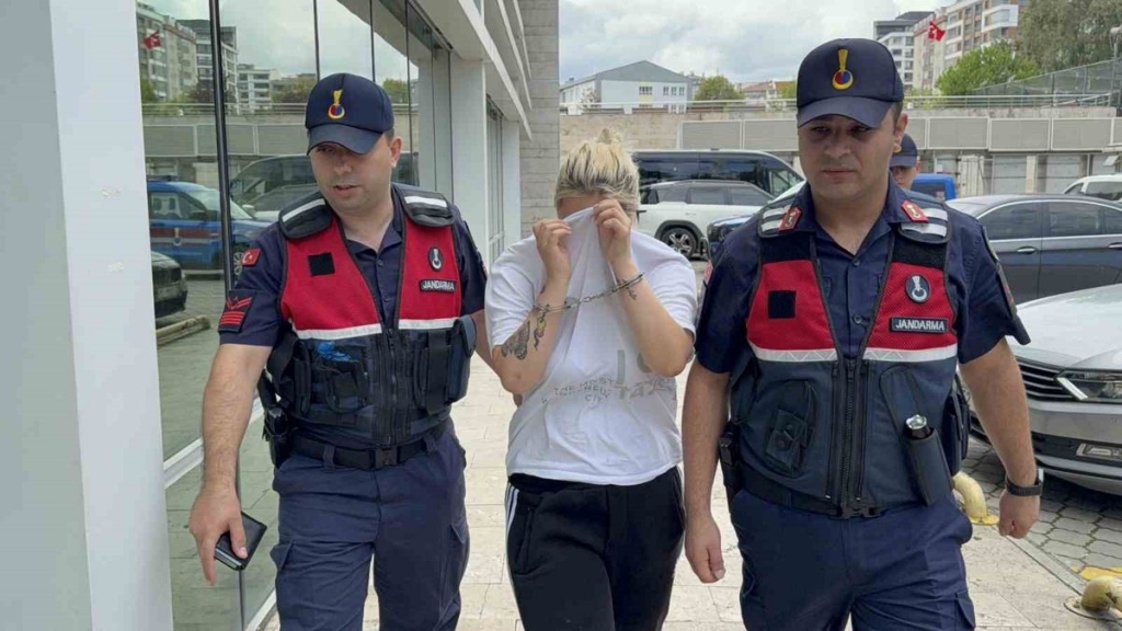 Uyuşturucu suçundan hapis cezası olan kadın yakalandı