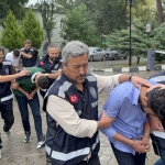 Ağlayan kadını fark eden Samsun polisinin operasyonu ile yakalanan 3 kişi tutuklandı