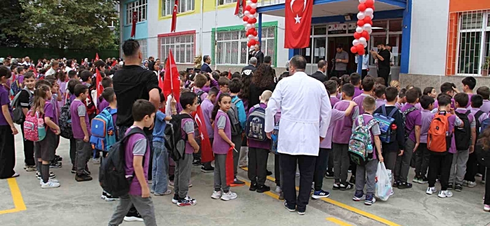 Çarşamba’da okullar öğrencilerle şenlendi