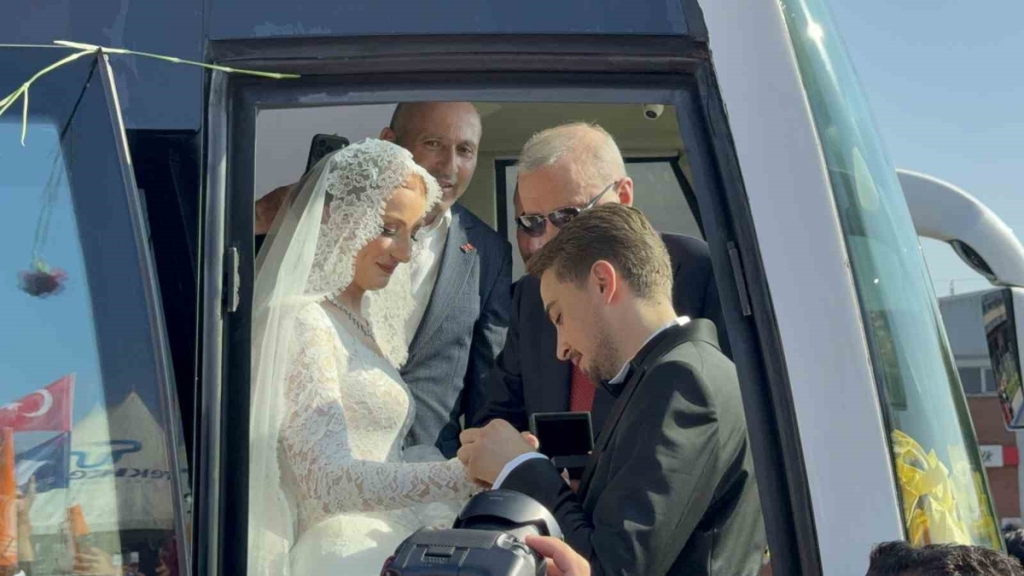 Gelin ve damat düğün salonu yerine Erdoğan