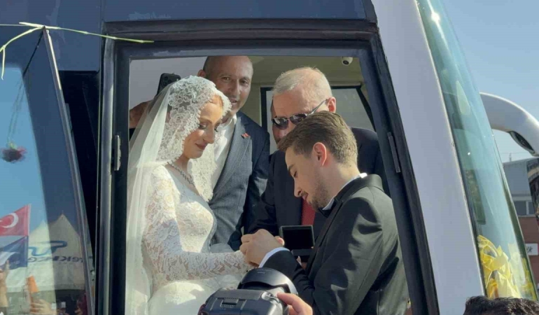 Gelin ve damat düğün salonu yerine Erdoğan
