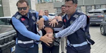 İçinde husumetlisi var zannedip boş araca kurşun yağdırdı