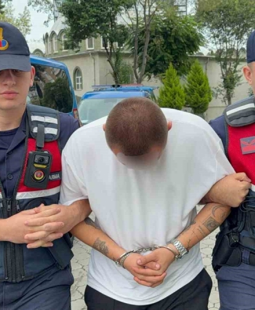 Jandarma motosiklet çantasında 7 bin 999 sentetik ecza hap ele geçirdi