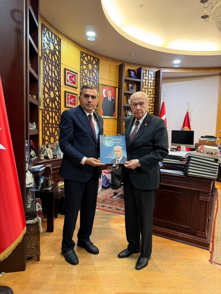MHP Samsun İl Başkanı Mucur aldığı mazbatasını Bahçeli