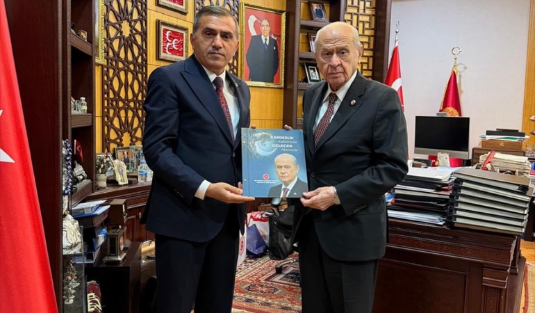 MHP Samsun İl Başkanı Mucur aldığı mazbatasını Bahçeli