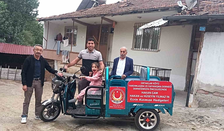 Minik Ecrin’in elektrikli araç sevinci