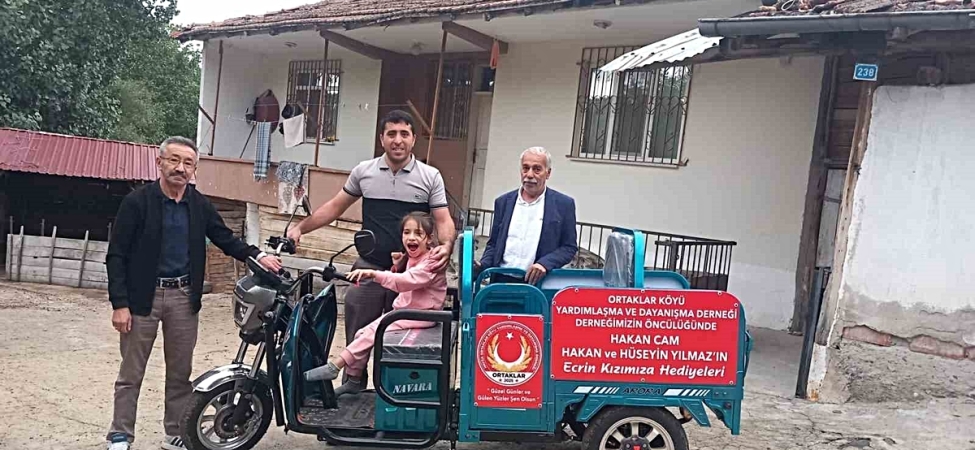Minik Ecrin’in elektrikli araç sevinci