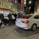 Motosiklet otomobille çarpıştı: 1 yaralı