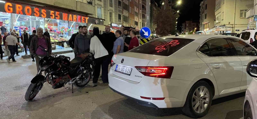 Motosiklet otomobille çarpıştı: 1 yaralı