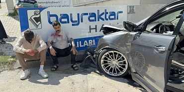 Samsun’da 2 otomobile çarpıp savrulan araç duvara çarptı: 3 yaralı