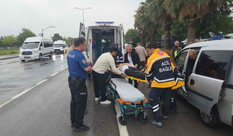Samsun’da motosiklet yayaya çarptı: 2 yaralı