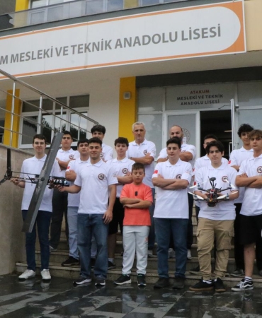 Samsun’da öğrenciler, liseler seviyesinde tek olan insansız hava aracı tasarladı