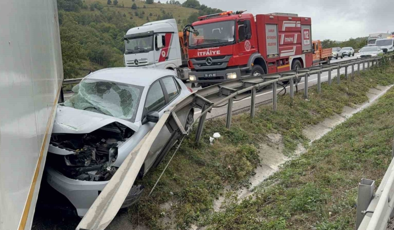 Samsun’da otomobil tırla çarpıştı: 2 yaralı