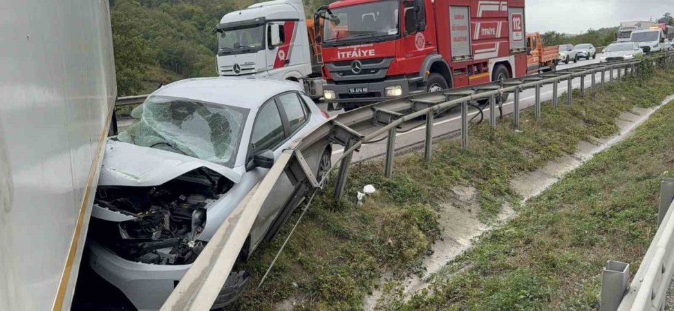 Samsun’da otomobil tırla çarpıştı: 2 yaralı