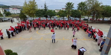 Samsun’da özel öğrencilerden İlköğretim Haftası’na renkli kutlama