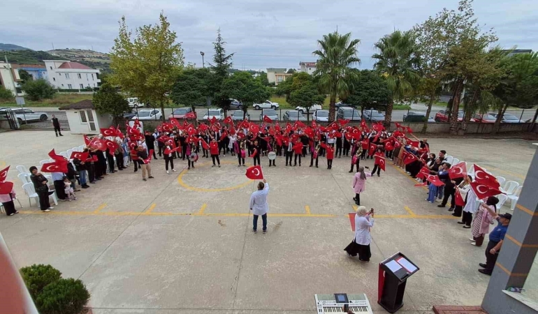 Samsun’da özel öğrencilerden İlköğretim Haftası’na renkli kutlama