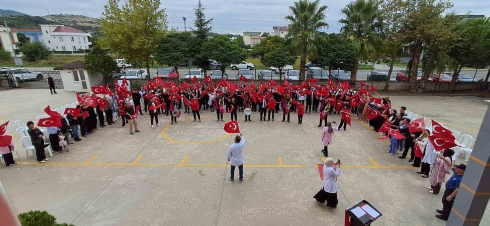 Samsun’da özel öğrencilerden İlköğretim Haftası’na renkli kutlama