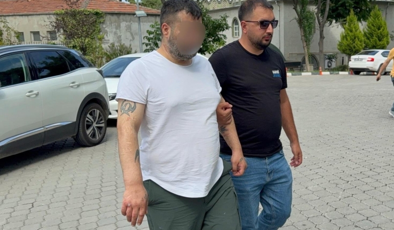 Sokakta bıçaklı dehşet! Hiç tanımadığı kadını bıçakladı