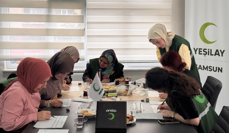 Yeşilay Samsun Kadın Komisyonu, hat atölyesiyle kadınları sanatla buluşturdu