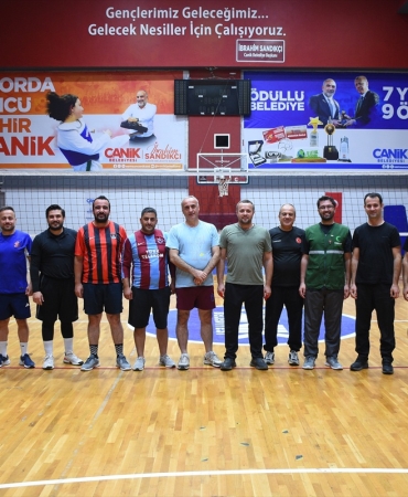 Yeşilay Samsun, kurum müdürleriyle bağımlılığa dikkati voleybol maçıyla çekti