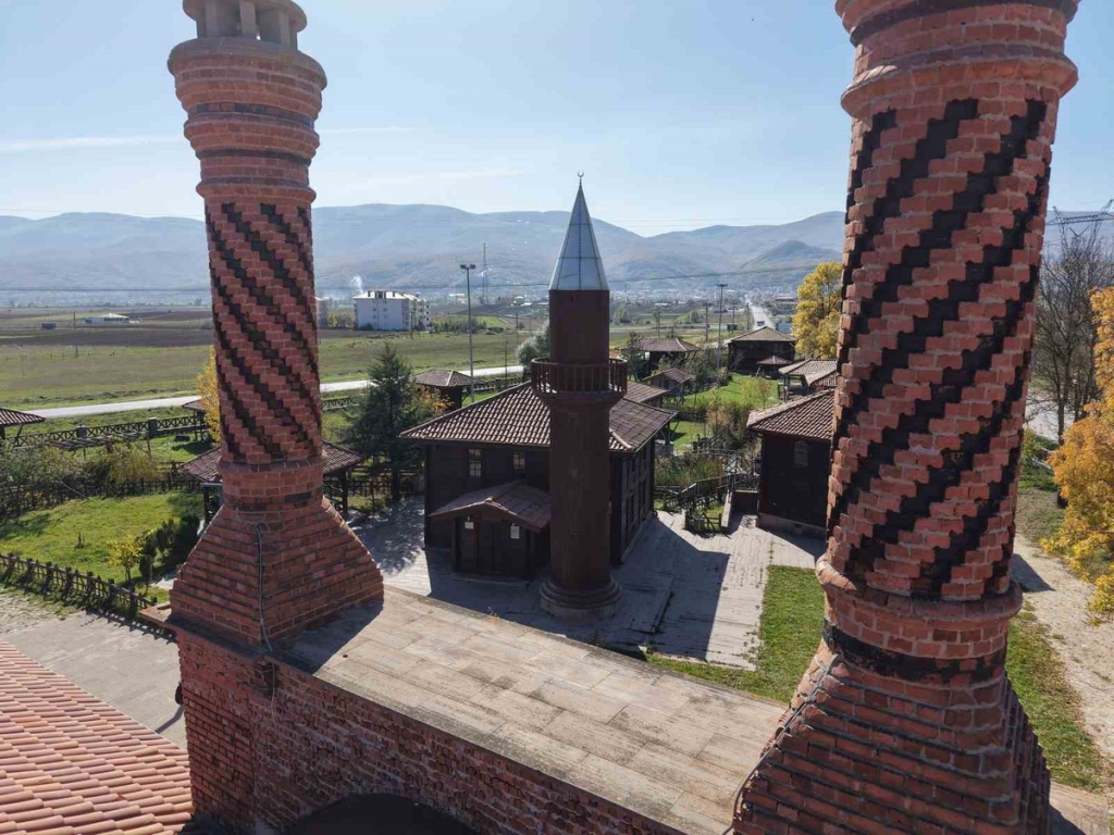 Fırıncıya odun diye satılmıştı! Kaymakam, 300 yıllık camiyi 50 lira fazla vererek kurtardı