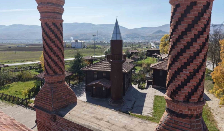 Fırıncıya odun diye satılmıştı! Kaymakam, 300 yıllık camiyi 50 lira fazla vererek kurtardı