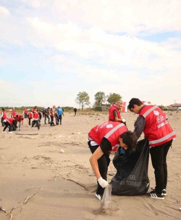 Samsun Vakıflar Bölge Müdürlüğü nehir temizliyor, piknik alanı düzenliyor