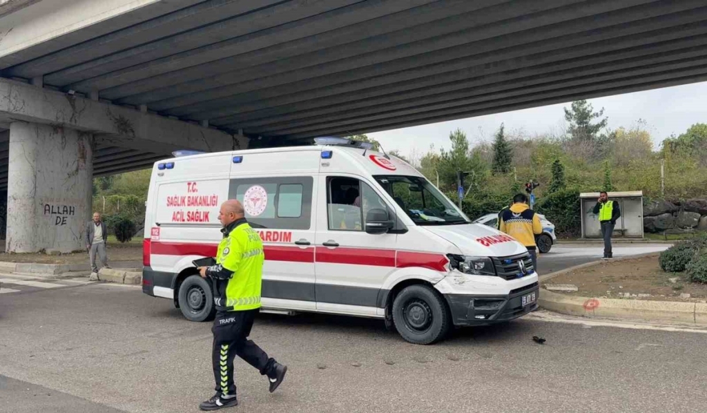 Samsun’da ambulans ile yolcu minibüsü çarpıştı