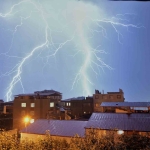 Samsun'da peş peşe çakan şimşekler görüntülendi, 30 dakika yağmur etkili oldu